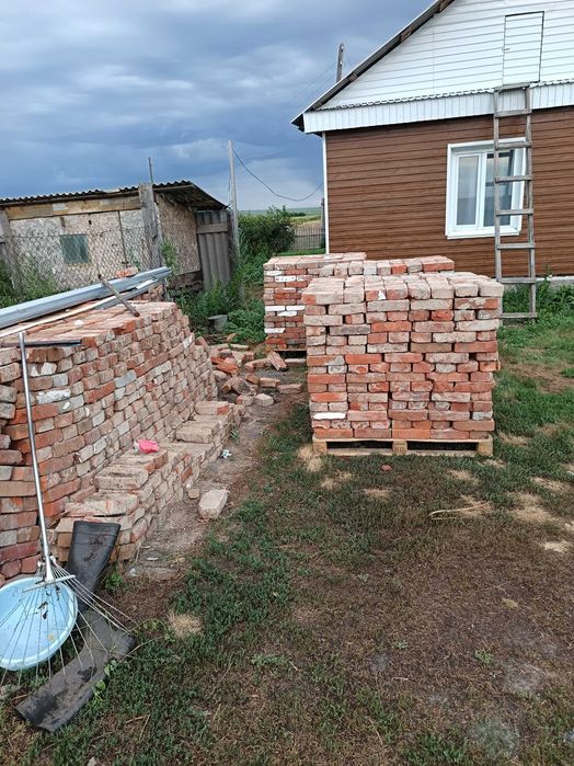 Продам кирпич красный б/у
