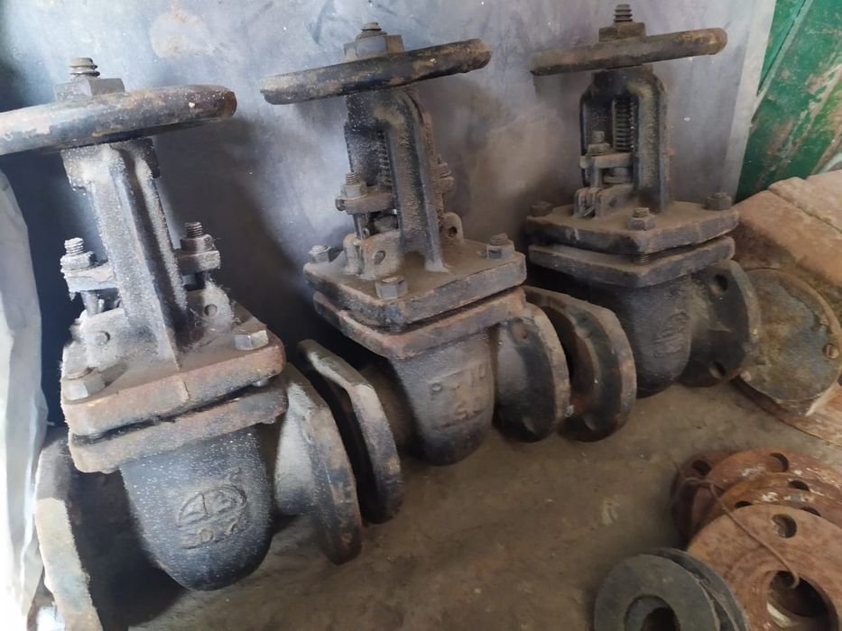 Задвижки  цена за шт .