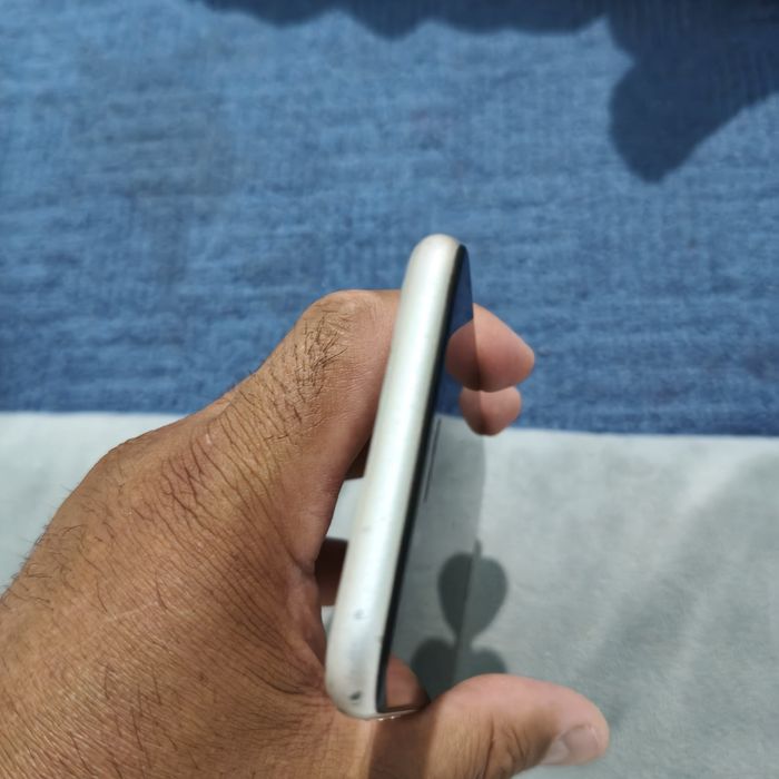 IPhone SE -3   (Ёмкость 72)