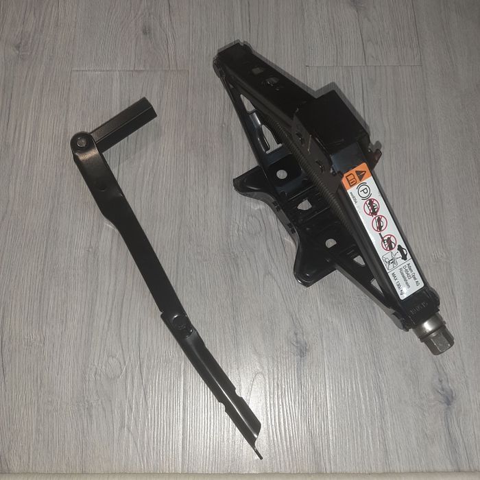 Damkrat Malibu, Treker uchun srochna sotiladi. Домкрат