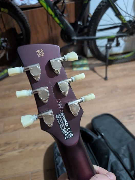 Электрогитара Yamaha RSE20