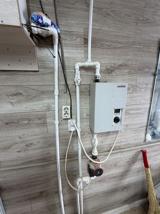 Сдам в аренду 2 гаража возле плазы