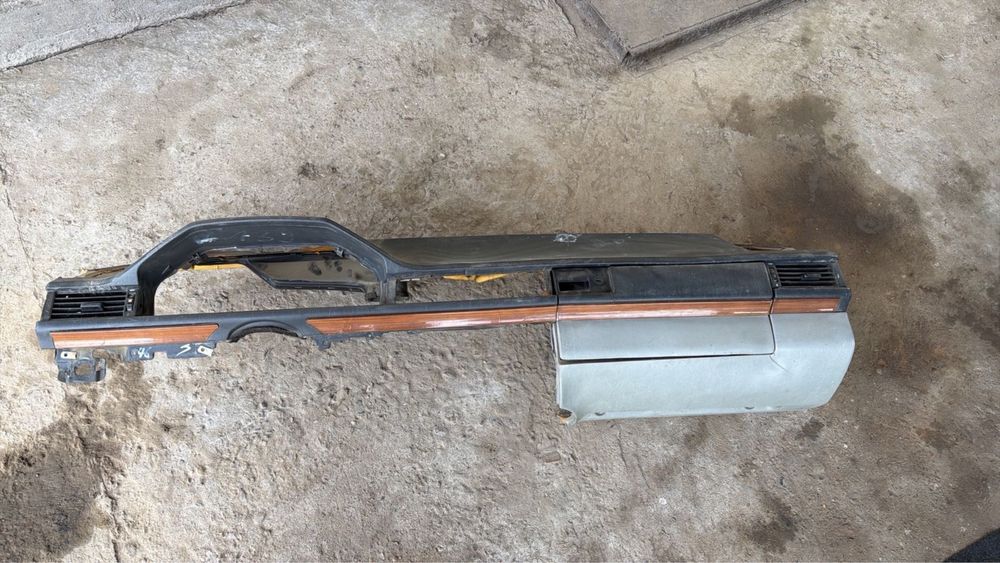 Задняя часть мерседеса 124 , и панель