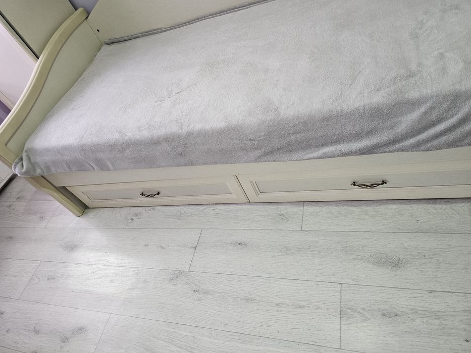 Продам спальный гарнитур