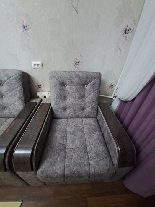 Продается Раскладной диван и 2 кресла