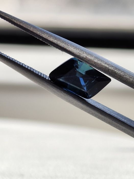 Сапфир Vivid Blue с уникална шлифовка