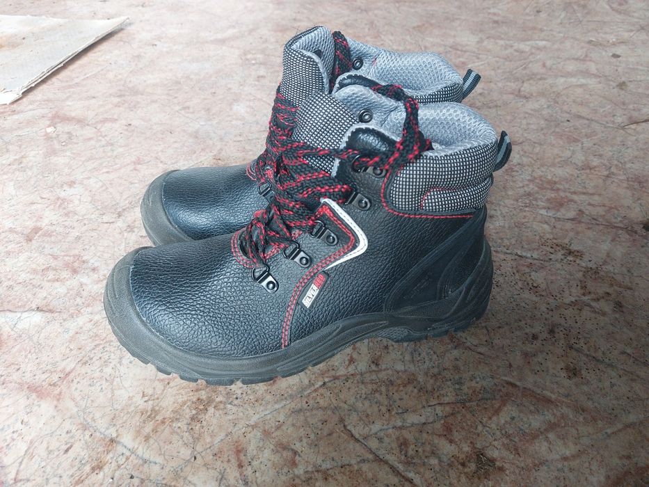 Продам спец обувь