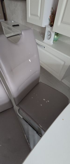 Masa dining cu scaune