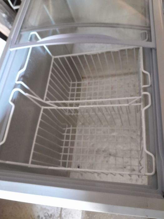 Продаётся заводской Морозильник