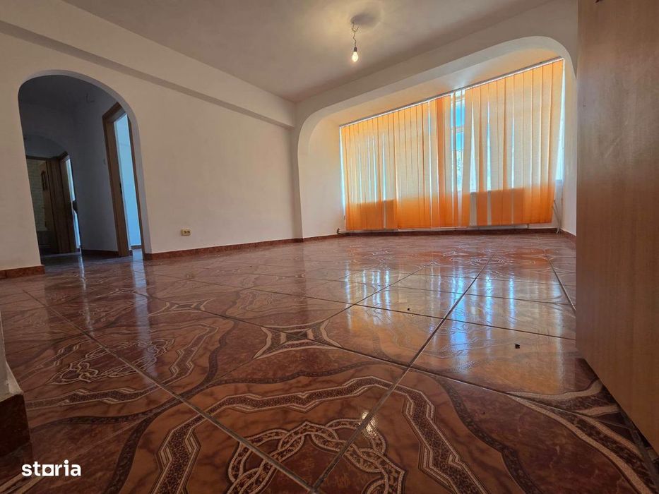 Apartament 3 Camere, Complet Renovat – Zona Piața Vest, 70mp, etajul.3