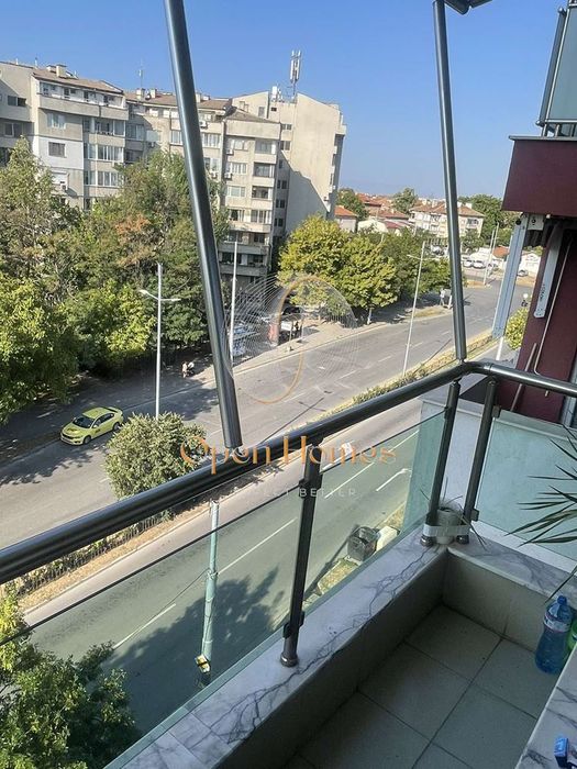 Продава се Тристаен апартамент в Пловдив, Младежки Хълм - 101 кв.м за 1981 €/кв.м - Снимка #10