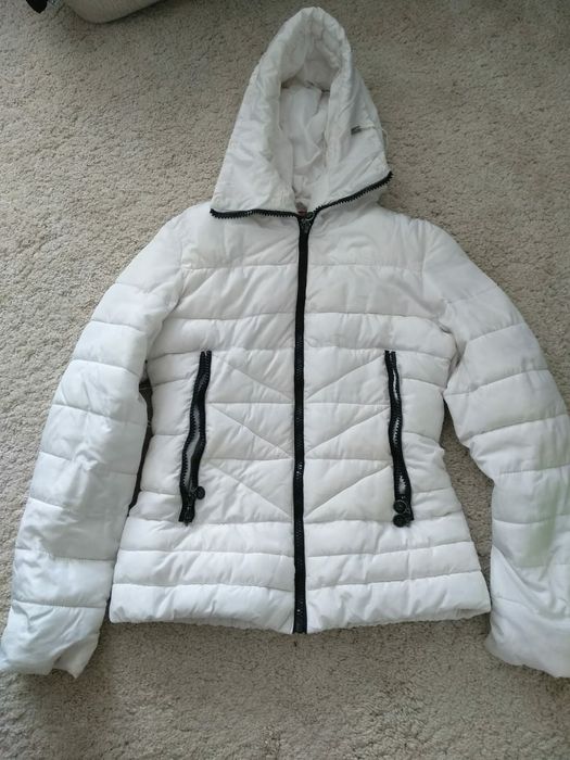 Продам детские куртки.