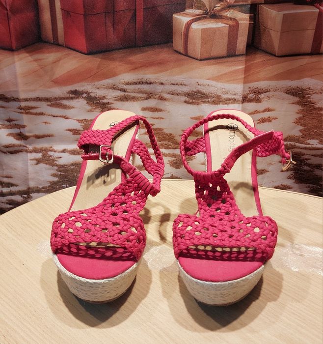 Продам женские туфли