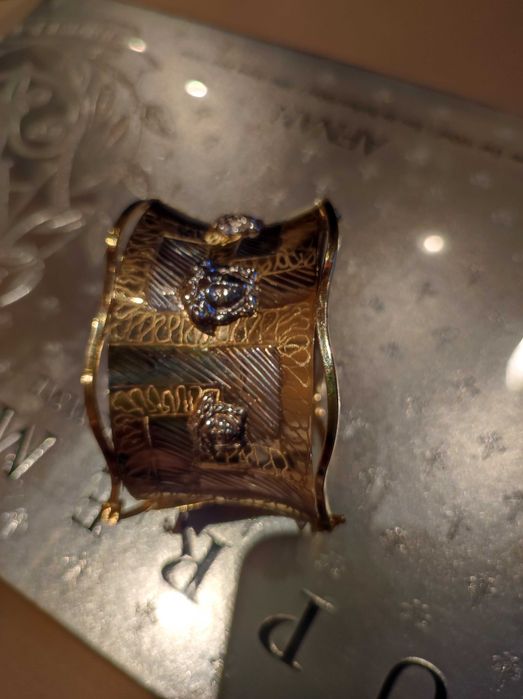 Златна дамска гривна Версаче .23,88гр