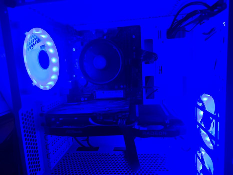 PC gaming + monitor vand schimb cu ps5