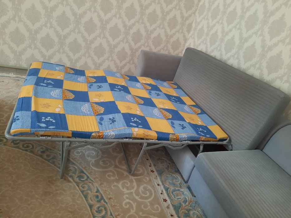 Диван сатылады срочно