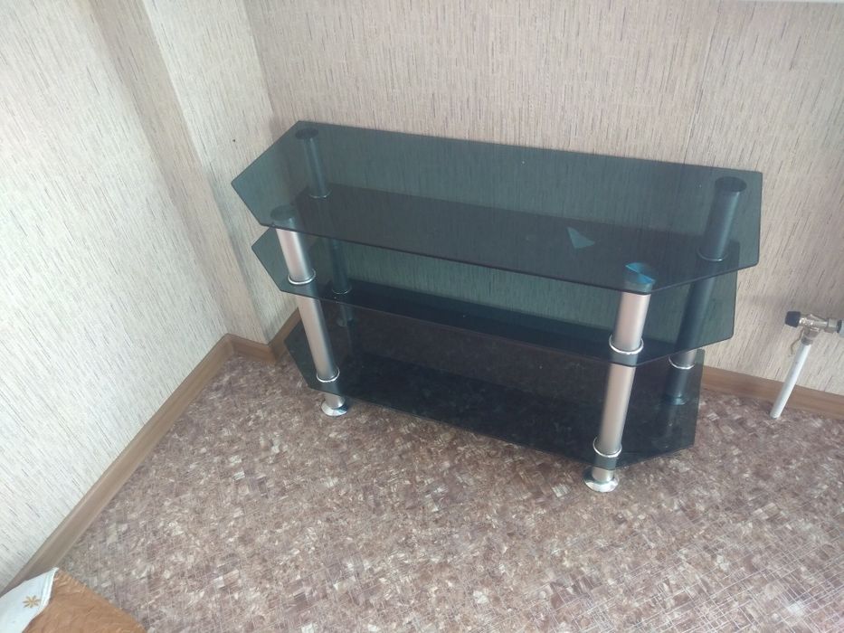 Продам стеклянный стол