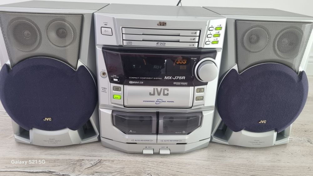 Vând combina muzicală JVG