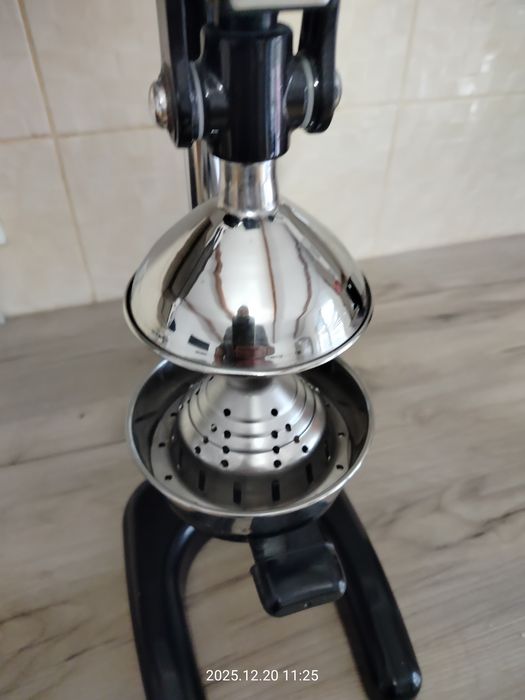 Vând storcător profesional