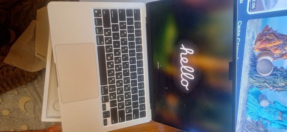 Продам Macbook m2 chip 13- inch