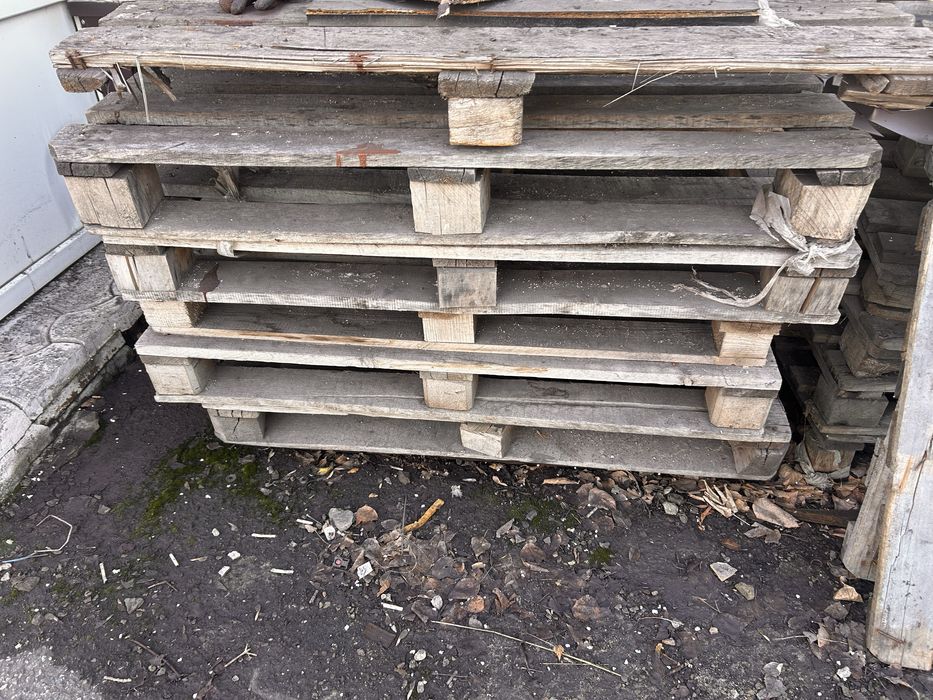 Продам поддоны в хорошем состоянии