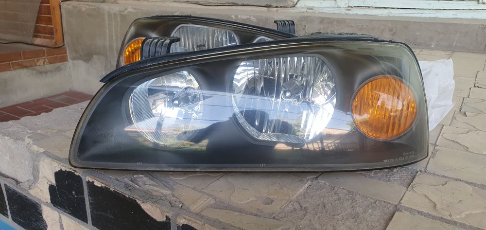 2 та фара Хундай Аванте 2004 йил мошинаники сотилади