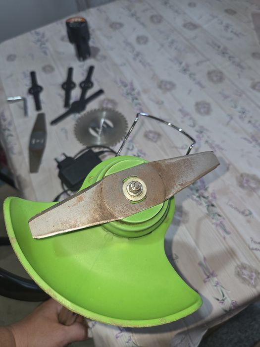 Motocoasă electrică