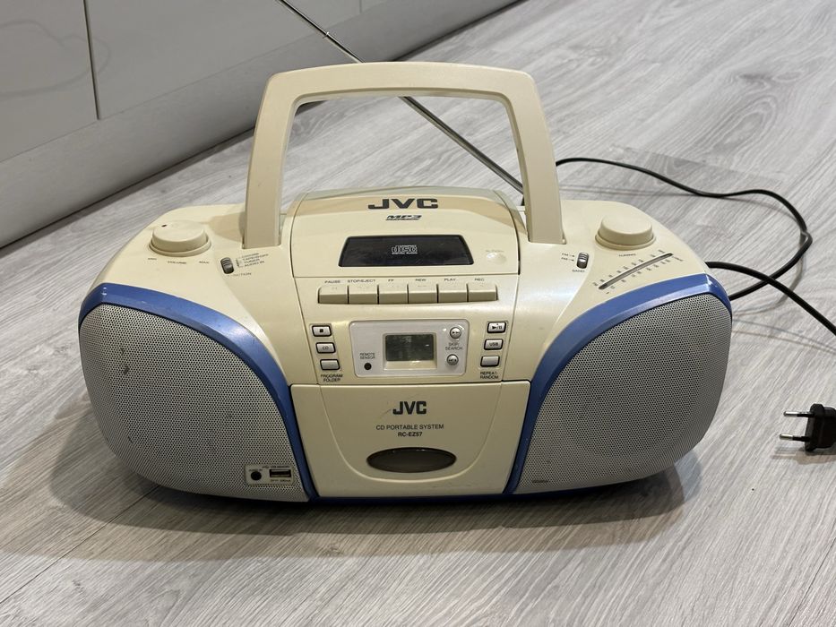Radio casetofos cu cd