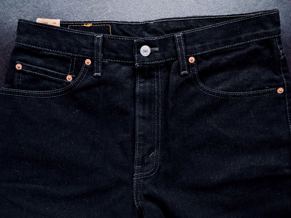 VINTAGE 1994 Made in Canada LEVI'S® 505® Straight Cut Jeans — W33 L36