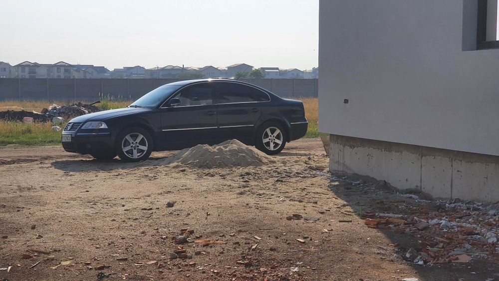 Vând Ww Passat b5.5 2005, masina este într-o stare bună de funcționare, este motorul de 1.9 tdi ,131  cp 4 ×4 6 trepte