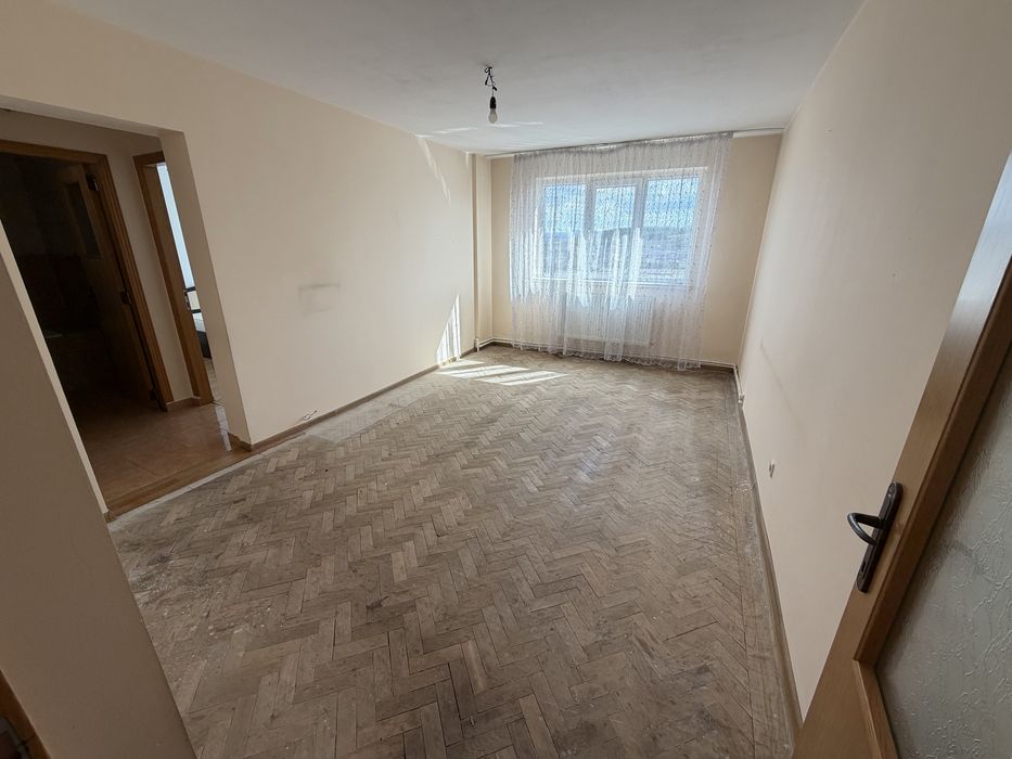 Apartament 3 Camere *Cu îmbunătățiri *Zona de sus