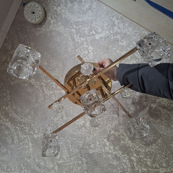 Продам люстру в рабочем состояни