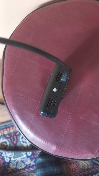 Чисто нова външна батерия (Power Bank) 5V/2A с 4 вградени изхода/входа и фенерче и кабел без преходник
