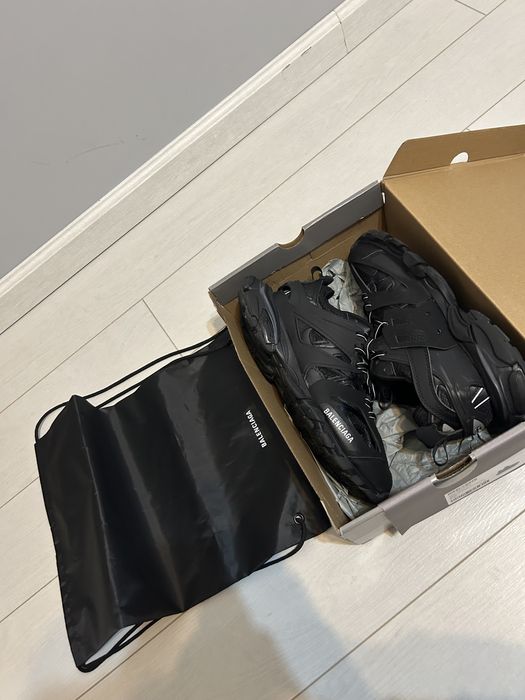 balenciaga track