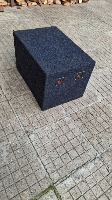 Бас каса за кола