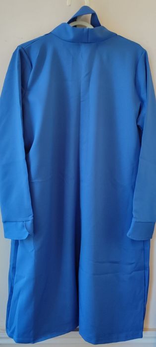 Ayollar uchun toʻrttasi birda boʻlgan zamonaviy kiyim