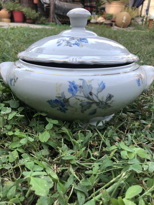 Порцеланов супник