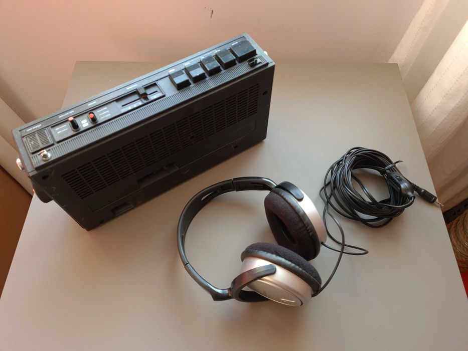 Casetofon vintage Philips 090 insotit de casti cu cablu