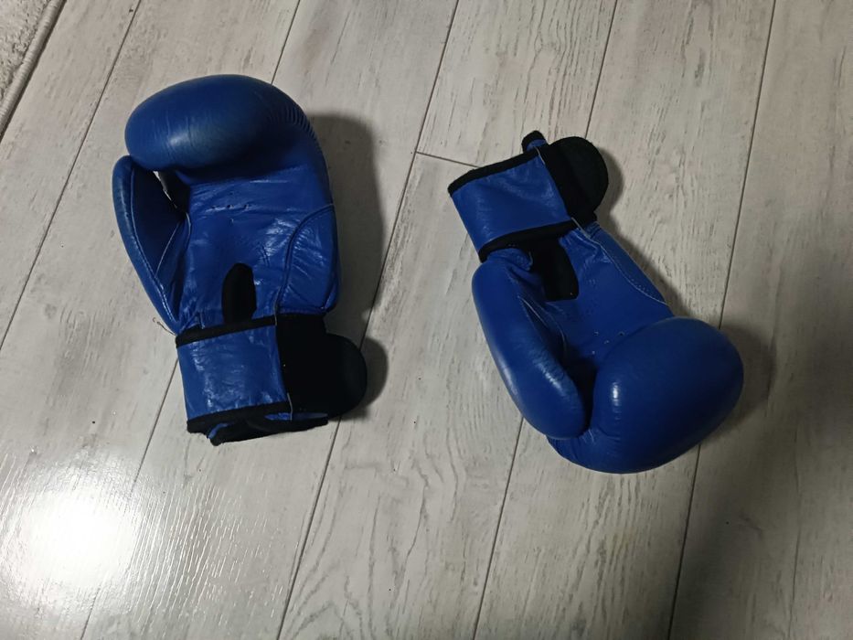 Продам перчатки для бокса