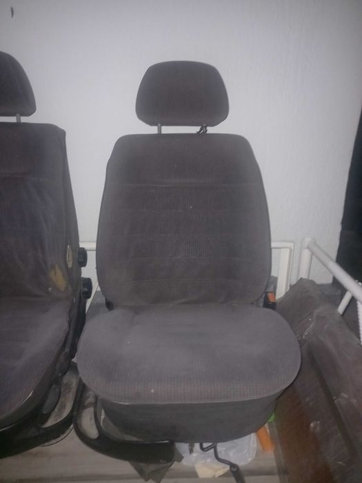 Передние сиденья на VW Венто