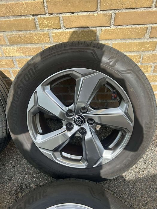 Оригинални джанти с гуми за Toyota Rav4 / Тойота Рав4 18" 5x114,3