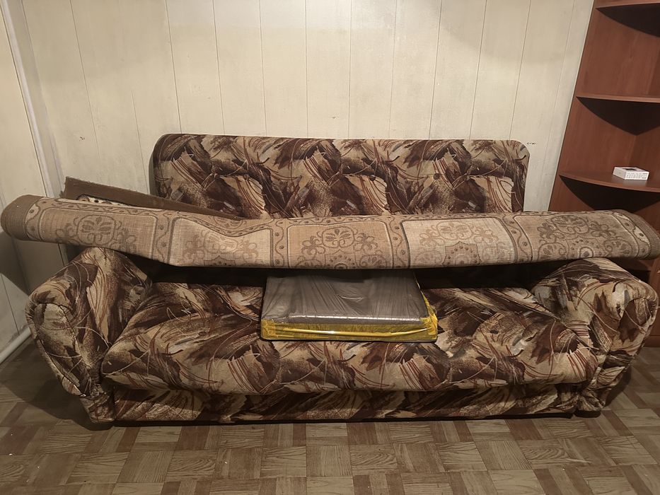 Диван и кресло..