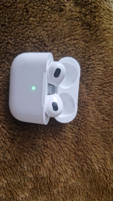 Продам наушники airPods 3. Оригинал.