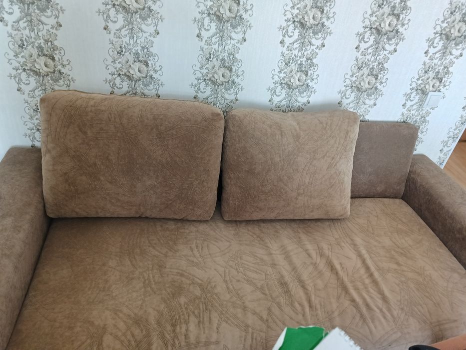 Отдам диван и кресло