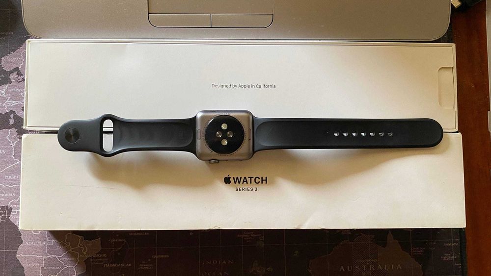 Apple Watch Series 3 (42 мм)