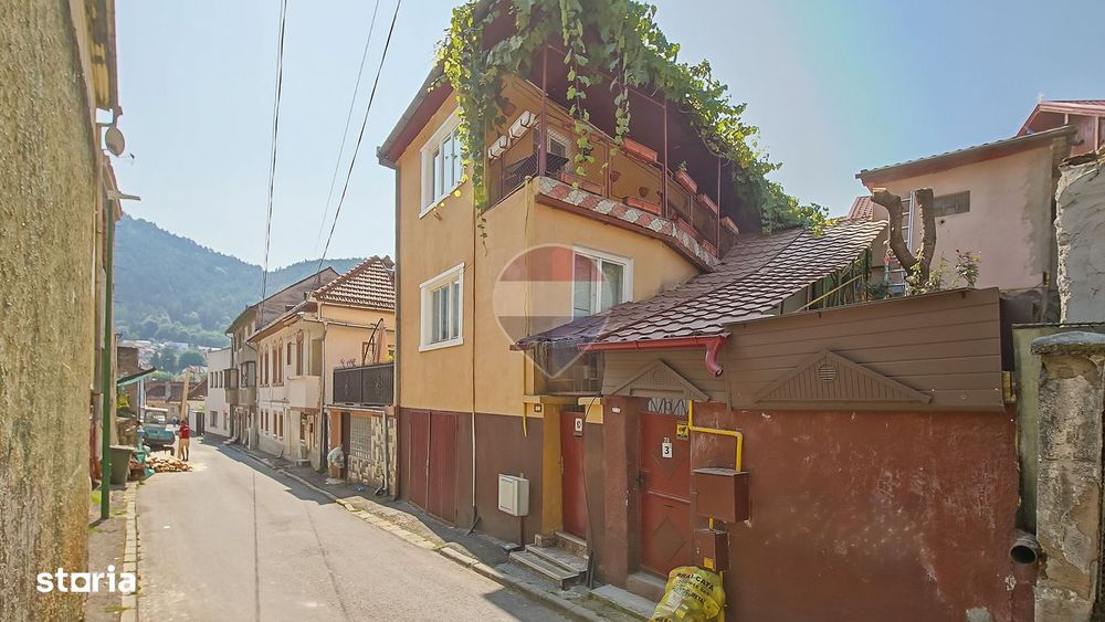 Casă cu 2 apartamente, terasă și garaj, zona Piața Unirii, Brașov