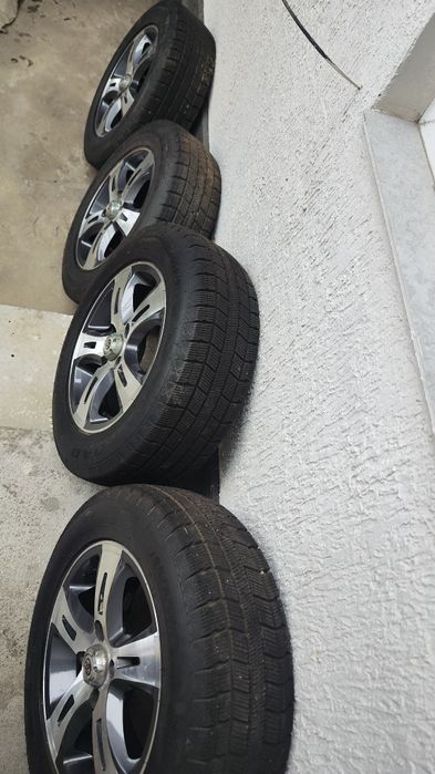 Зимние шины 195/65 R15 в новом состоянии, без дисков.