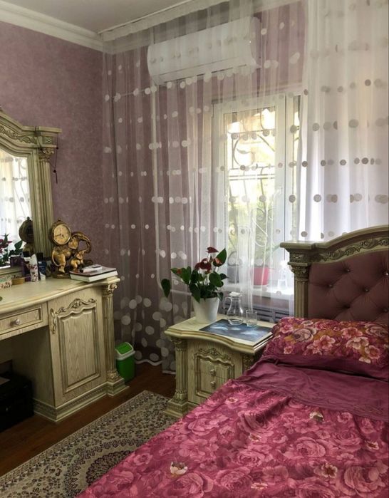 Продаётся 4ёх комнатная 2 этаж Юнусабад 10 квартал