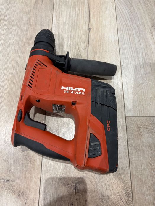 Компактна безкабелна ударно-пробивна машина Hilti TE 4-A22