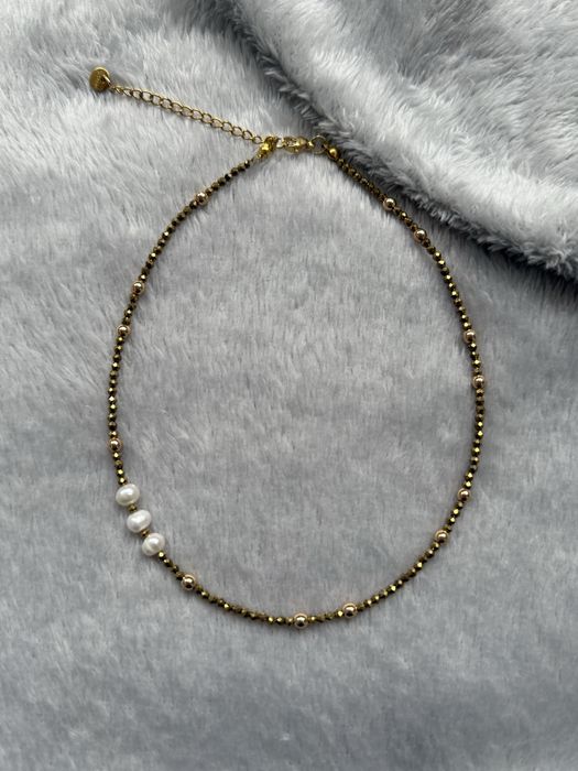 Ръчно изработени колиета от естествени перли, камъни и стомана